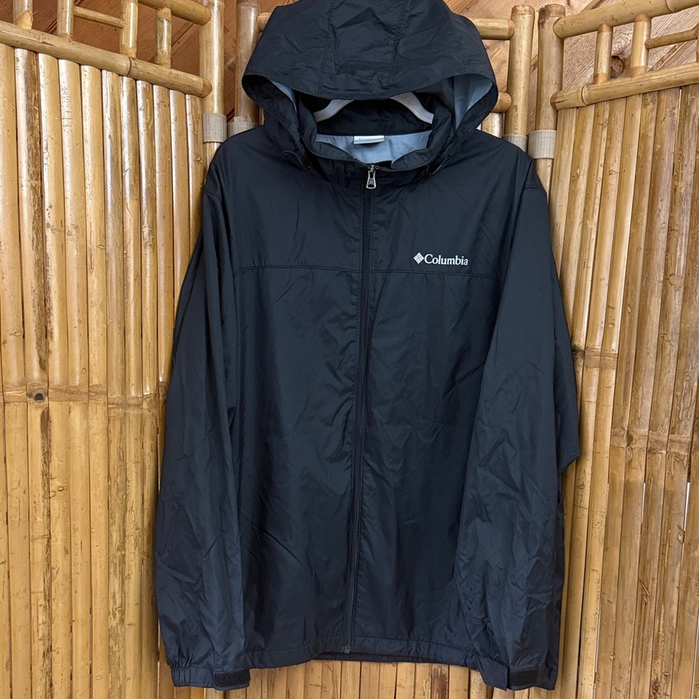 Men’s Columbia Black Hooded Windbreaker Jacket. Size L